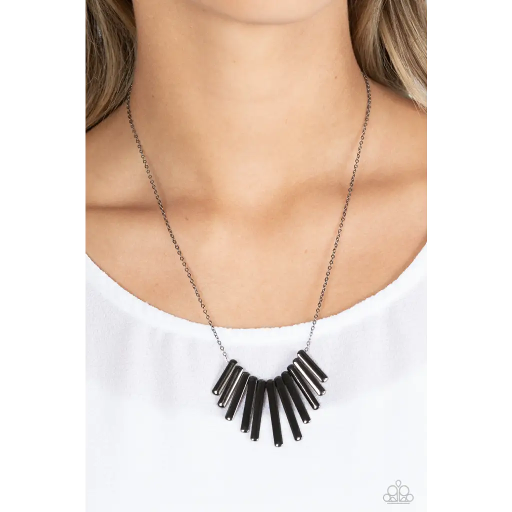 Leading MANE - Black Necklace - Necklaces