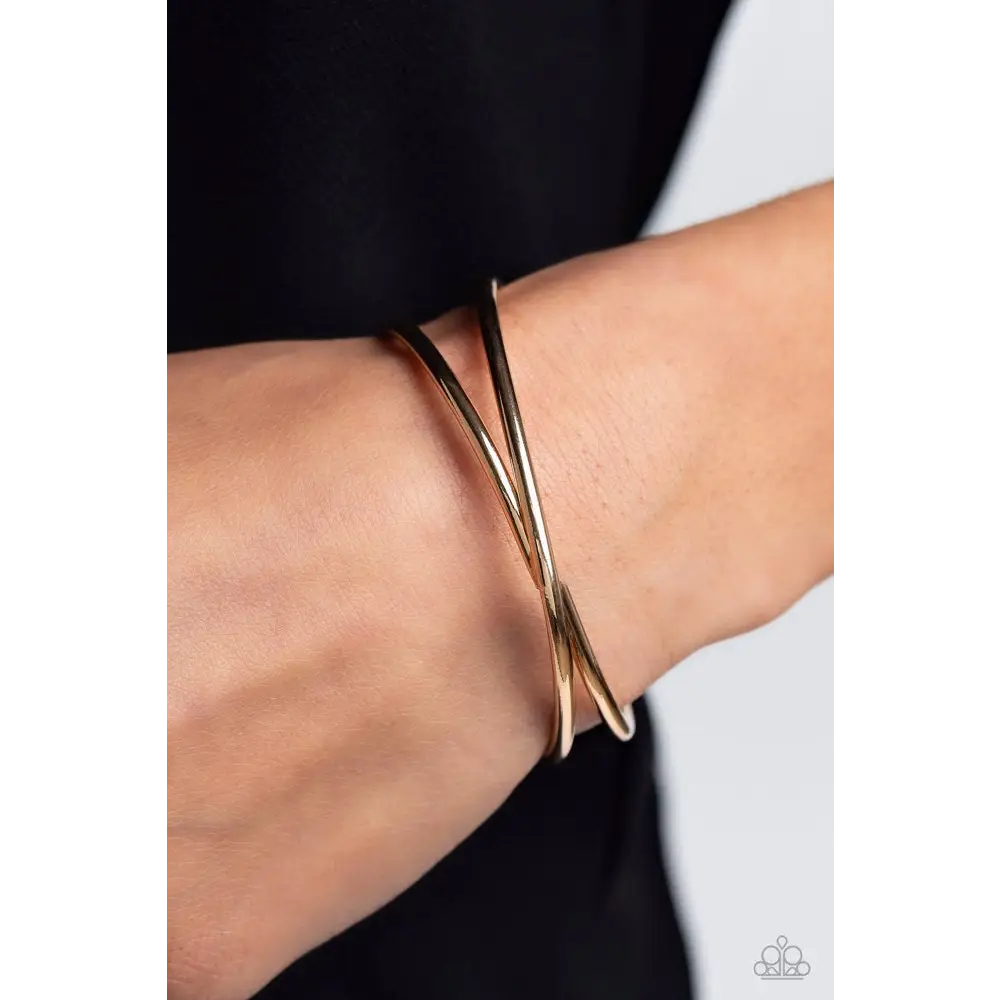 Teasing Twist - Gold Bracelet - Bracelets