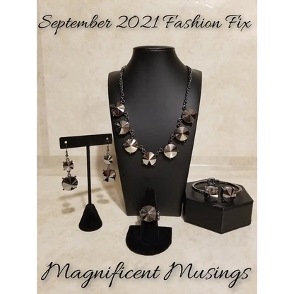 The SHOWCASE Must Go On - Black Necklace - Necklaces